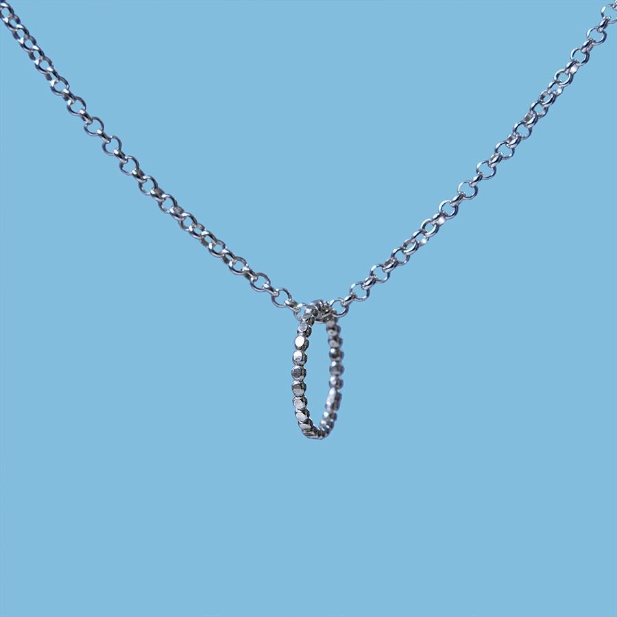 colgante dot cadena
